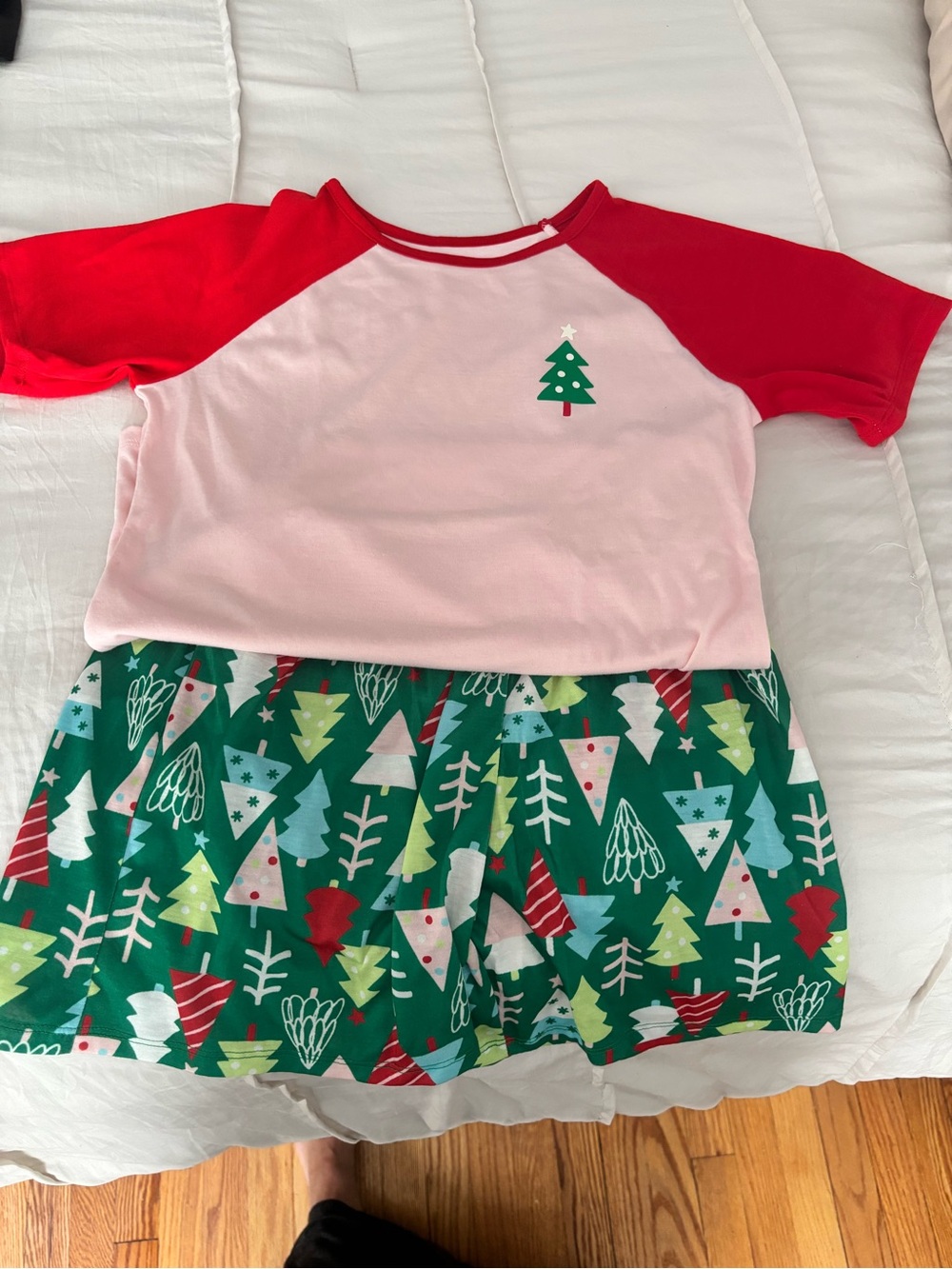 Cat & Jack Christmas pajama set (shorts and tee) size XL (14)